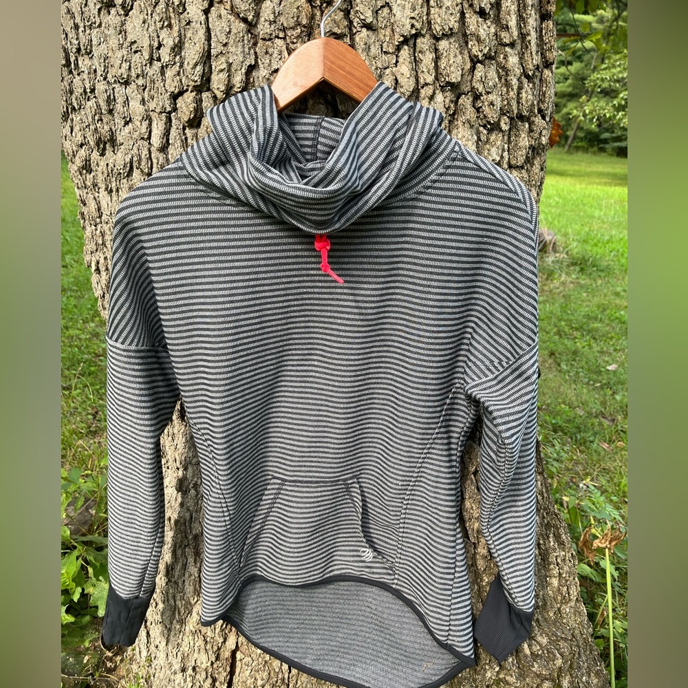 MPG Cowlneck Athletic Top in size XS